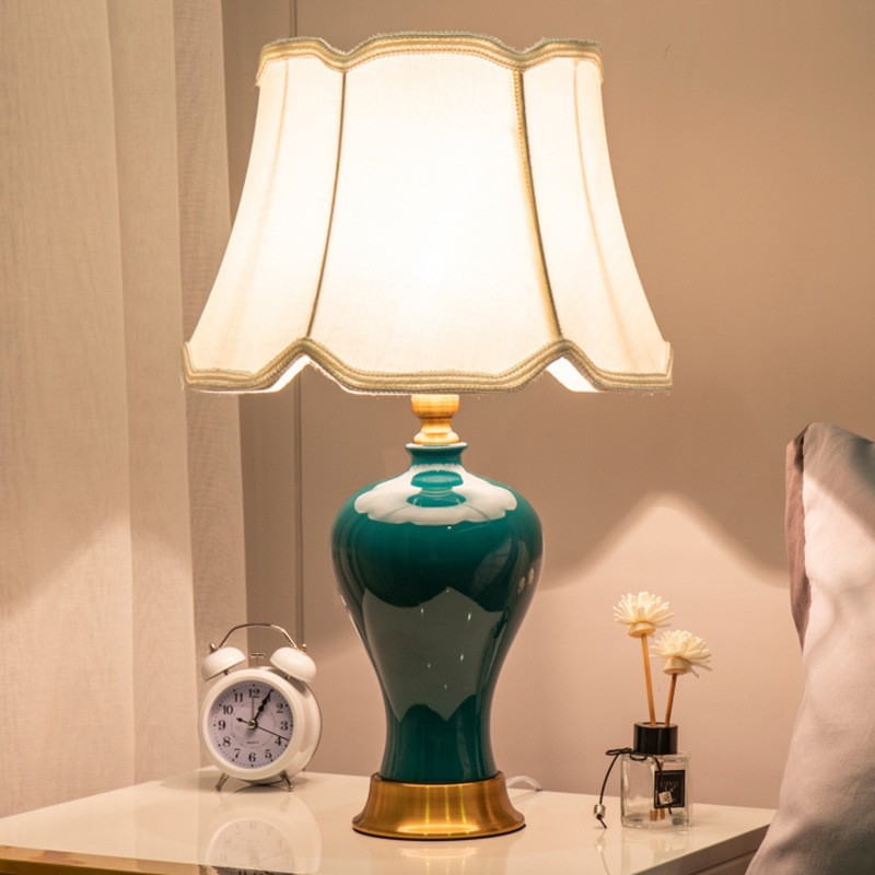 Luxury Geometric Ceramic Table Lamp: Gold - Accented Elegance for Modern Spaces